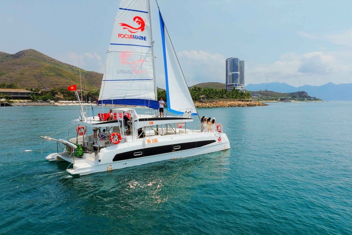 Nha Trang: VIP YACHT TOUR (churrasco, actividades aquáticas)