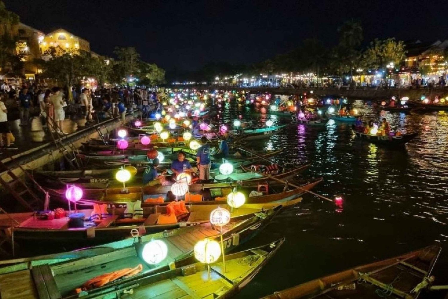 Night Boat Trip and Floating Lantern on Hoai River Hoi An