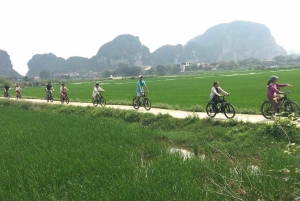 Ninh Binh 2 dias e 1 noite Excursão para um pequeno grupo de 9 pessoas saindo de Hanói