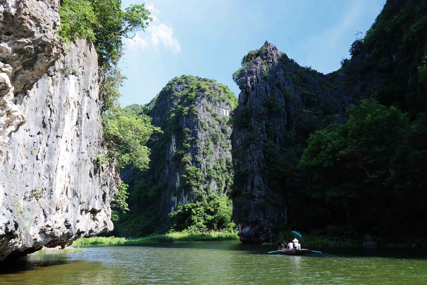 From Hanoi: 2-Day Ninh Binh Tour with 4 Star Hotel and Meals