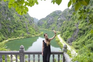 Ninh Binh: Hoa Lu, Mua Cave, and Trang An Tour and Boat Ride