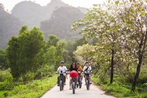 Ninh Binhin sähköpyöräretki – Tam Coc Pedal & Paddle
