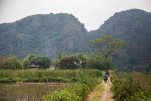 Excursión en E-Bike por Ninh Binh - Paisajes Secretos de Tam Coc