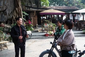 Excursión en E-Bike por Ninh Binh - Paisajes Secretos de Tam Coc