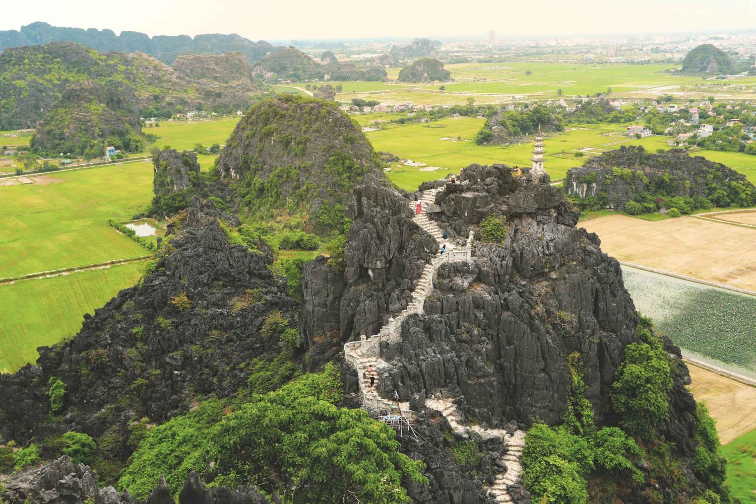 Ninh Binh: Rondleiding met gids voor een hele dag in een kleine groep van 9 personen vanuit Hanoi