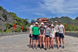 Depuis Hanoï : visite en petit groupe d'une journée à Ninh Binh