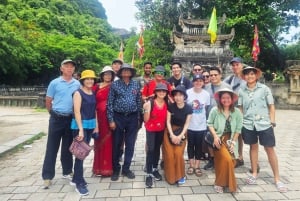 Depuis Hanoï : visite en petit groupe d'une journée à Ninh Binh