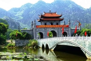 Depuis Hanoï : visite en petit groupe d'une journée à Ninh Binh
