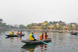 Depuis Hanoï : visite en petit groupe d'une journée à Ninh Binh
