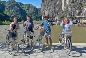 Depuis Hanoï : visite en petit groupe d'une journée à Ninh Binh