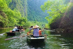 Depuis Hanoï : visite en petit groupe d'une journée à Ninh Binh