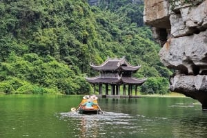 Depuis Hanoï : visite en petit groupe d'une journée à Ninh Binh