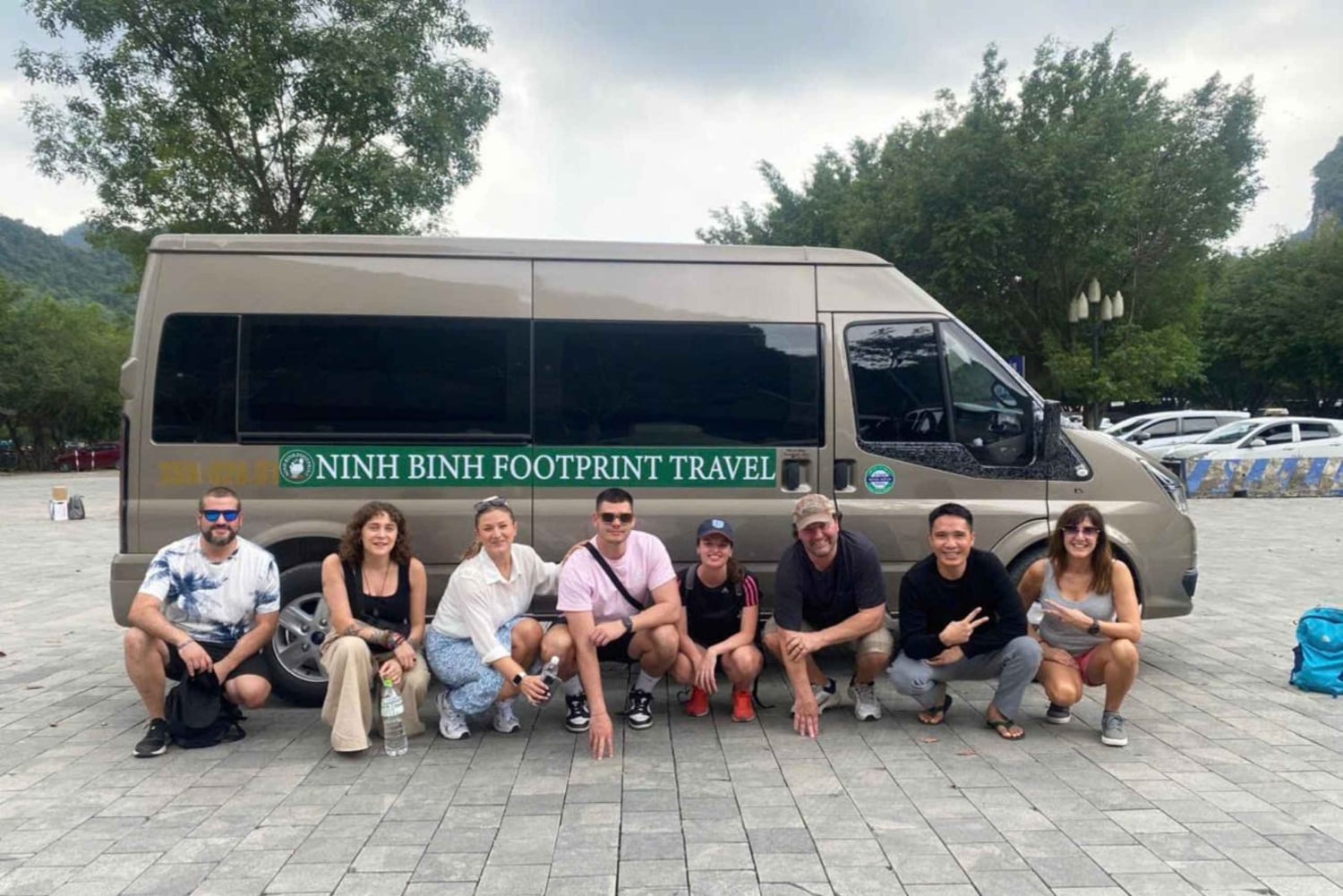 Excursão guiada de meio dia em Ninh Binh: Passeio de barco em Trang An, Caverna Mua