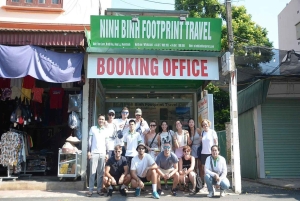 Excursão guiada de meio dia em Ninh Binh: Passeio de barco em Trang An, Caverna Mua