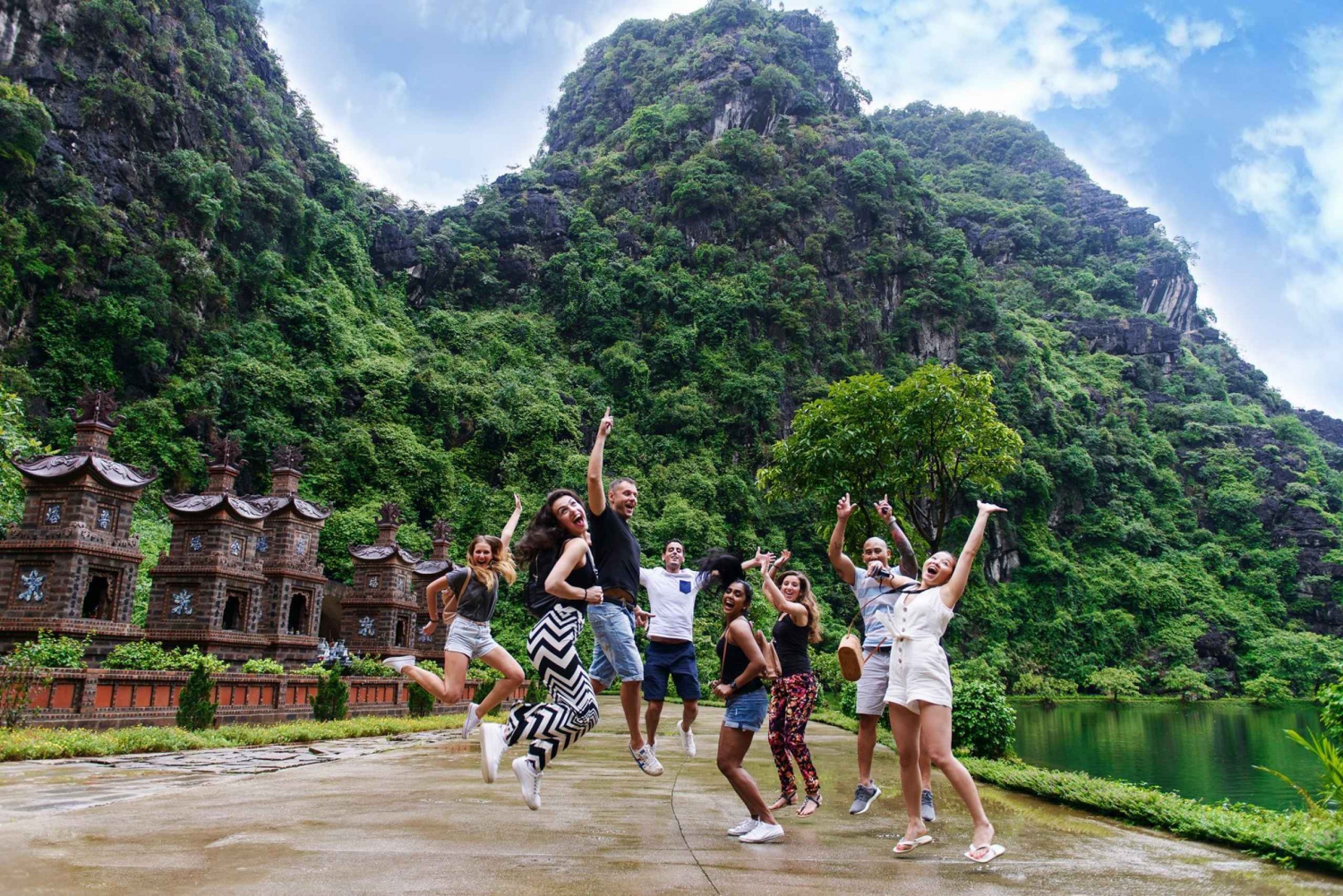 Ninh Binh: Hoa Lu, Mua Cave, Tam Coc & Bich Dong Pagoda Tour