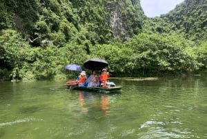 Ninh Binh: Tour di un giorno di Hoa Lu, Trang An e Hang Mua