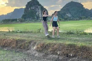 Ninh Binh Jeep Tour: Trang An Boat Ride, Bich Dong, Mua Cave