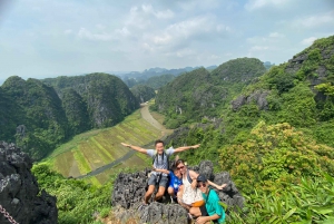 Ninh Binh Jeep Touren von Hanoi aus: Jeep + Boot + tägliches Leben