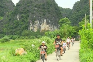 Ninh Binh: Mua Cave Hike, Trang An Boat & Village Bike Tour