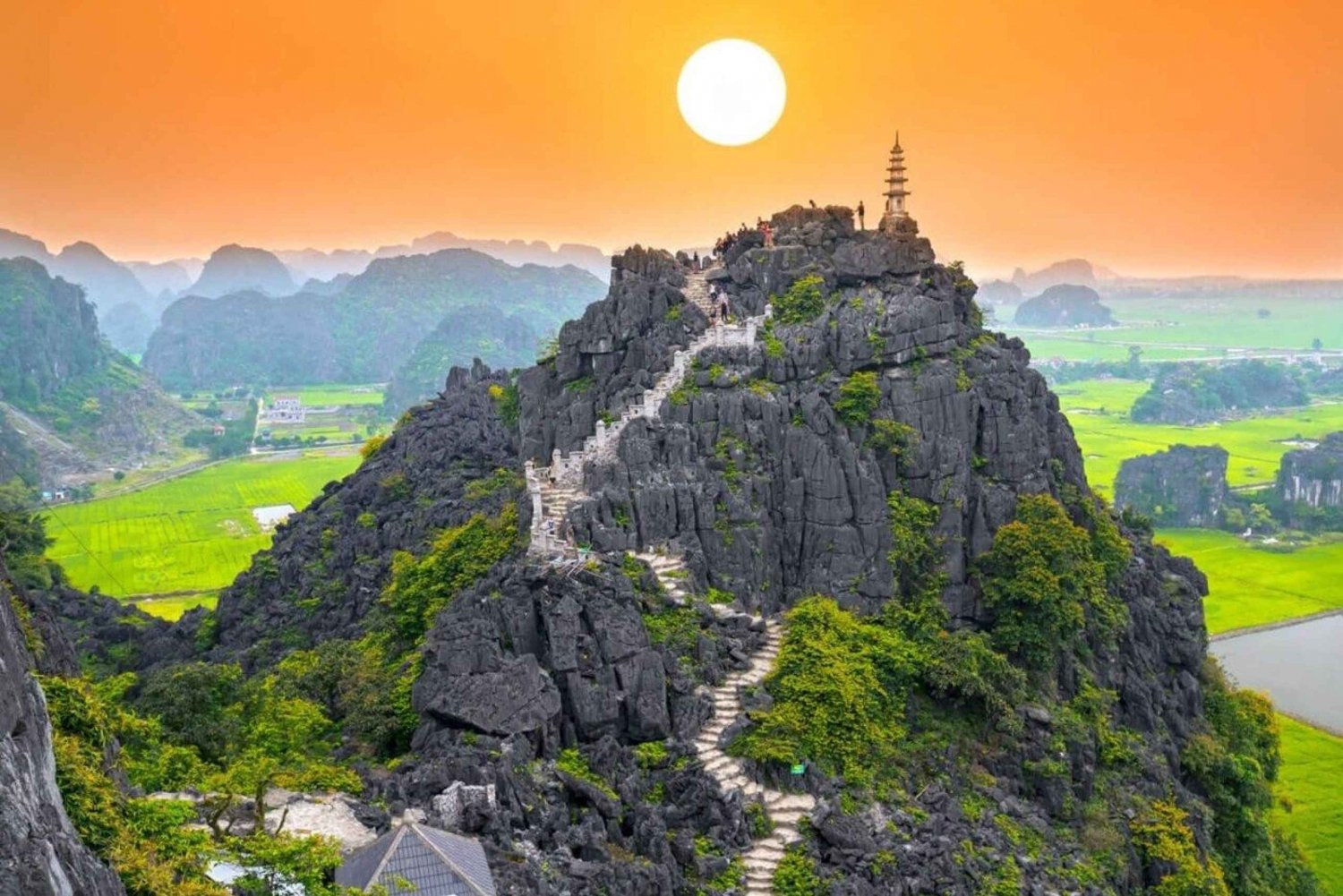 Ninh Binh Sunset Tour och besök i Hoa Lu forntida stad