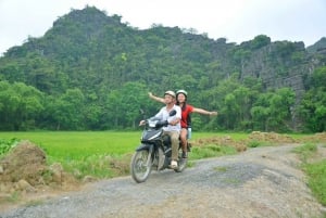 Solnedgangstur i Ninh Binh og besøk i Hoa Lu Ancient Town