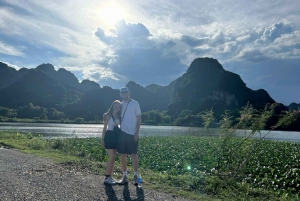 Solnedgangstur i Ninh Binh og besøk i Hoa Lu Ancient Town