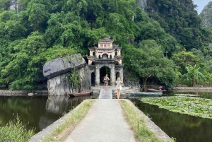 Ninh Binh: Tam Coc Boat Ride, Countryside Bike & Embroidery