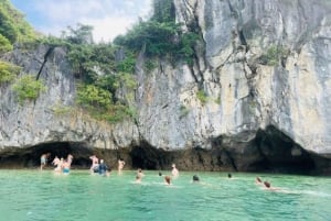 Ninh Binh: Traslado a la isla de Cat Ba en autobús de horario múltiple