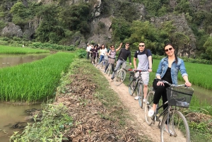 Ninh Binh turné: Dagsutflykt till Hoa Lu och Tam Coc båttur