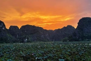 Ninh Binh: Trang An Boat Ride, Bich Dong & Mua Cave Sunset