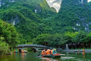 Ninh Binh: Trang Anin venematka, Hoa Lu ja Mua-luolan auringonlasku