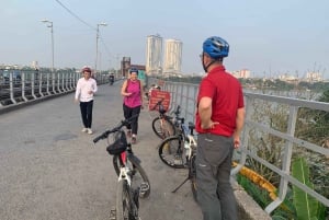 Hanoi: Bike Tour Through Hidden Gems and Banana Island
