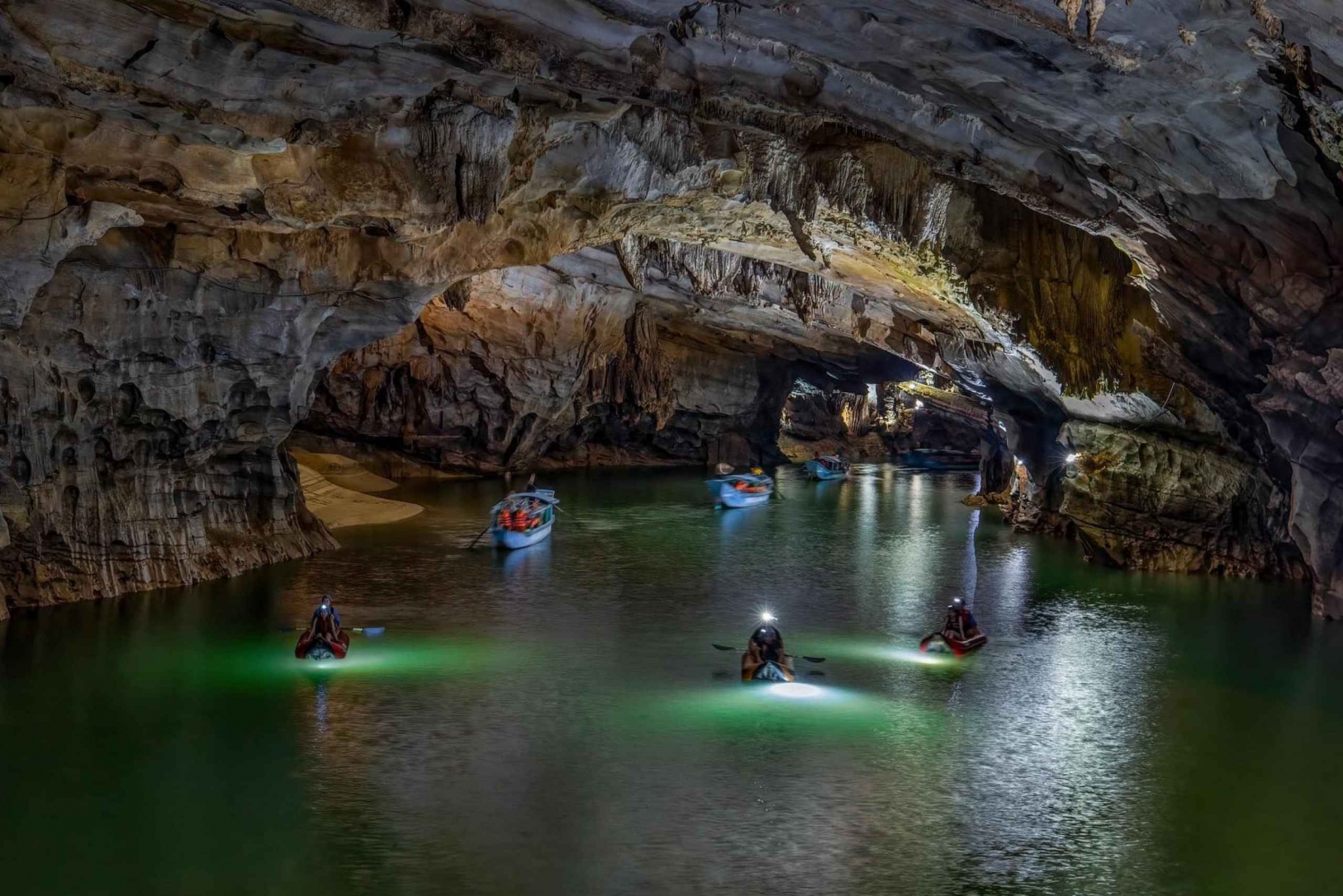 Wyprawa do jaskini Phong Nha 4,5 km kajakiem
