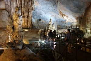 Phong Nha: Grotteutforskning og zipline-tur i mørk grotte