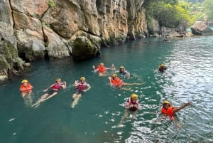 Phong Nha: Exploração da caverna e passeio de tirolesa na caverna escura