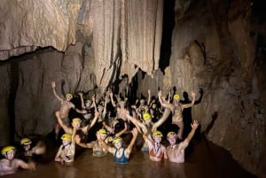Phong Nha: Grotteutforskning og zipline-tur i mørk grotte