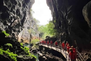Phong Nha: Udforskning af grotter og zipline-tur i mørke grotter