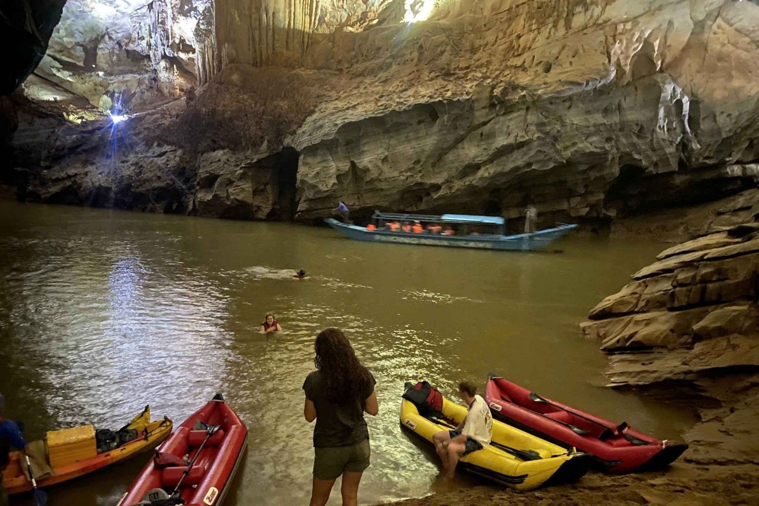 Phong Nha: Paddla kajak 4 500 m i Phong Nha-grottan