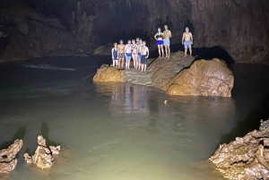 Phong Nha: Paddla kajak 4 500 m i Phong Nha-grottan