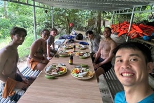 フォンニャ：ルクモン洞窟アドベンチャー1日トレッキング