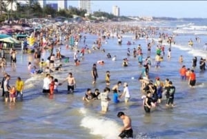 Phu My Hafen: Private Tour zum Strand von Vung Tau - Buddha-Statuen