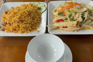 Tour privado de comida callejera y baile en un bar en la isla de Phu Quoc