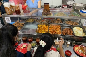 Tour privado de comida callejera y baile en un bar en la isla de Phu Quoc