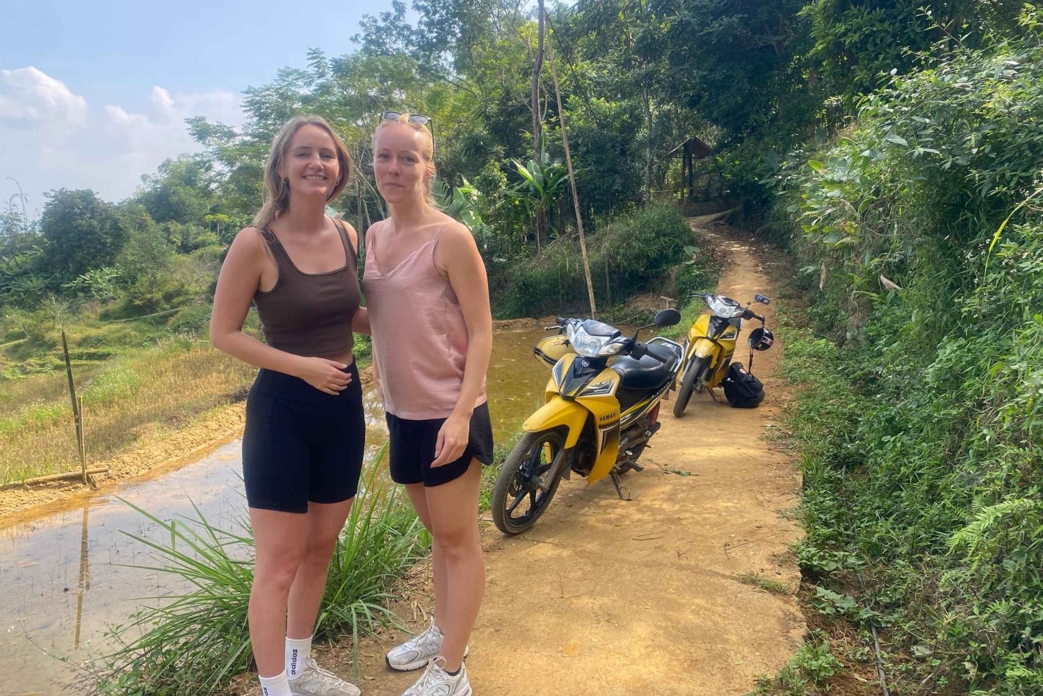 Pu Luong: Koko päivän moottoripyöräretki vesiputouksella ja lounaalla