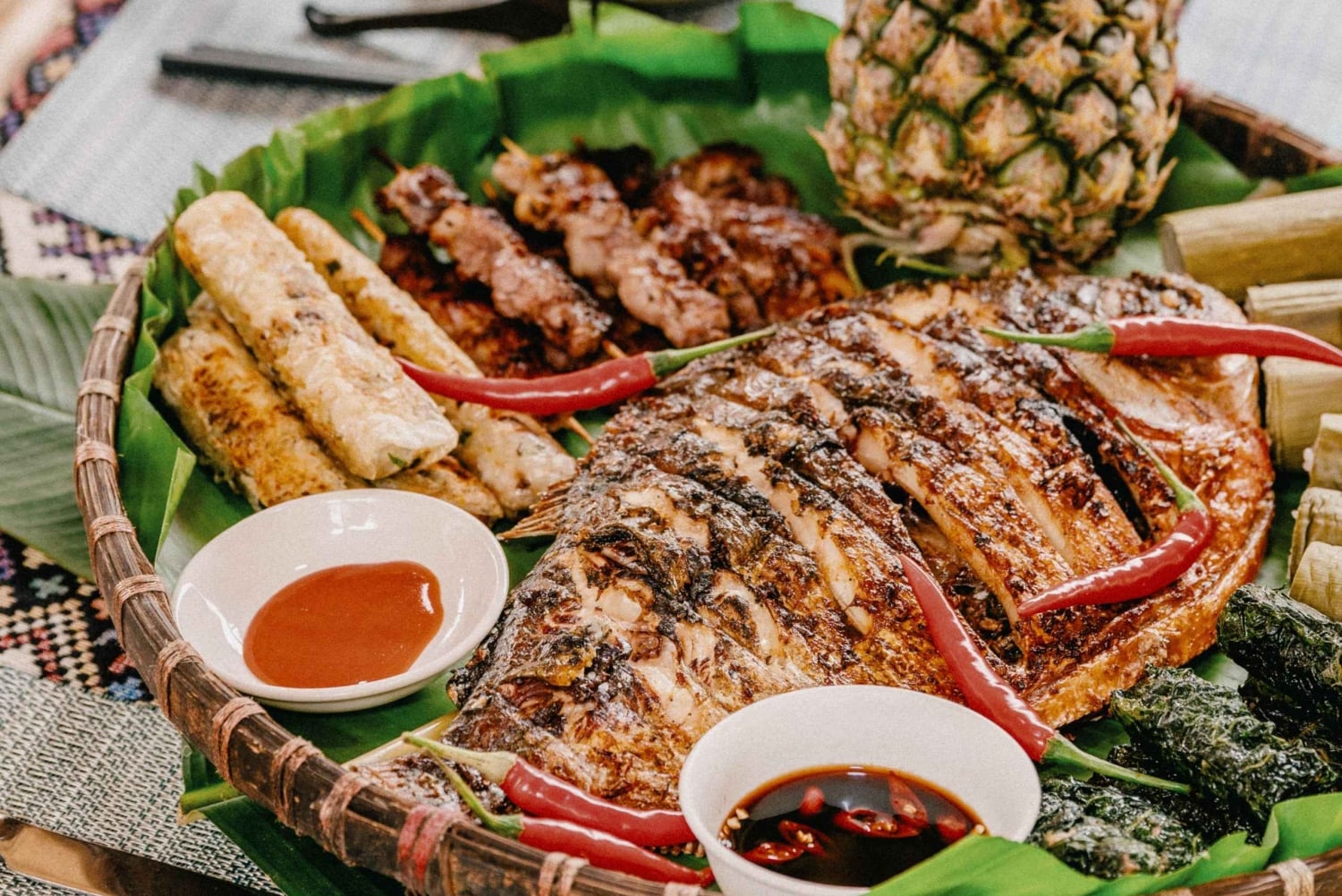 Puluong : anciennes maisons sur pilotis, grottes surprenantes. Visite d'une demi-journée.