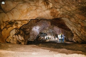 Puluong : anciennes maisons sur pilotis, grottes surprenantes. Visite d'une demi-journée.
