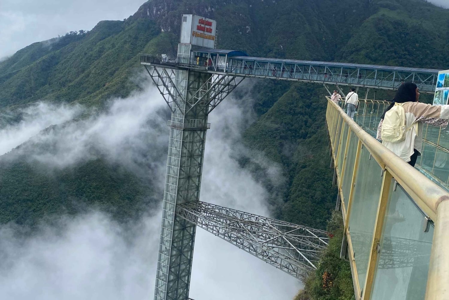 Sa Pa: Dragon Cloud Glass Bridge and Love Waterfall Tour