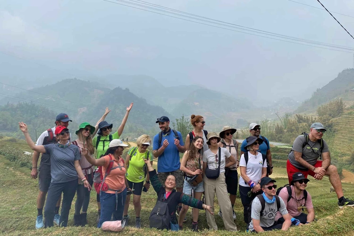 サパ：若い旅行者向けガイド付きトレッキングツアー（昼食付き）