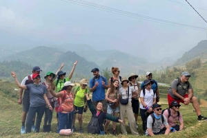 サパ：若い旅行者向けガイド付きトレッキングツアー（昼食付き）