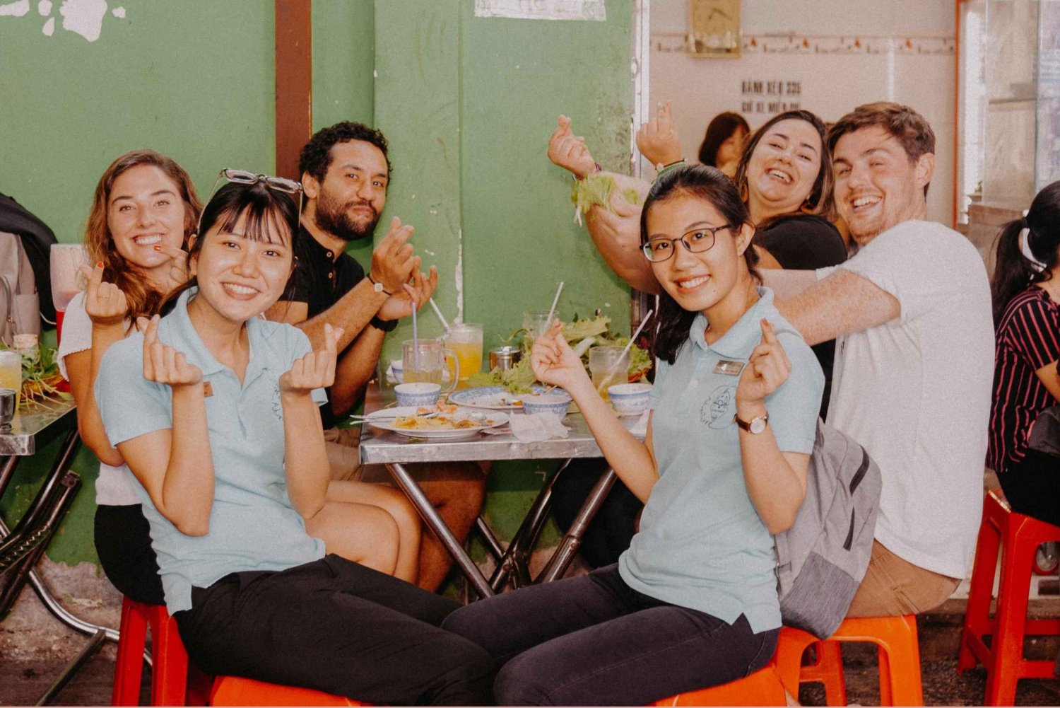 Saigon: Backstreets Tour gastronômico particular a pé e 10 degustações